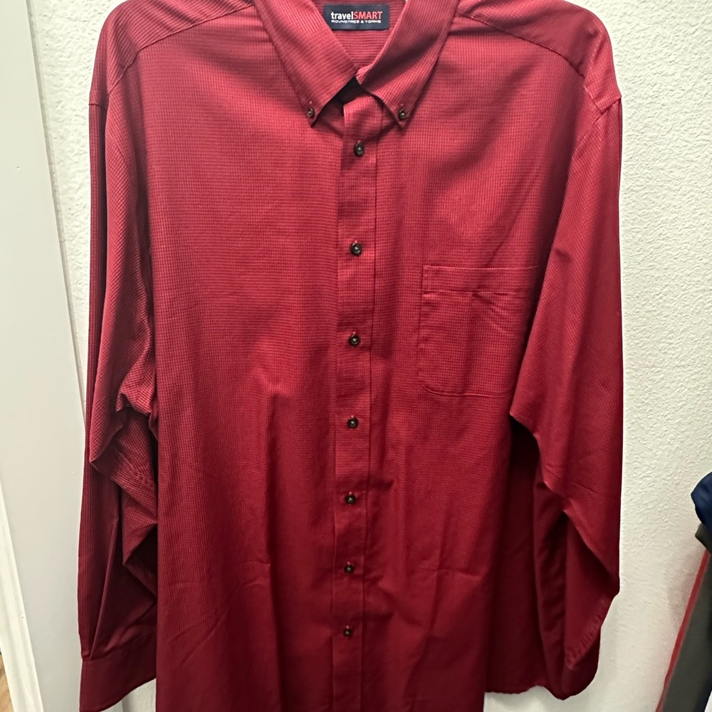 Roundtree & Yorke Men's Burgundy Dress Shirt